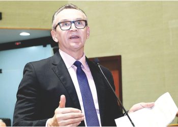 Majeski pede suspensão de TAG do Tribunal de Contas que transfere quase 20 mil alunos às escolas municipais
