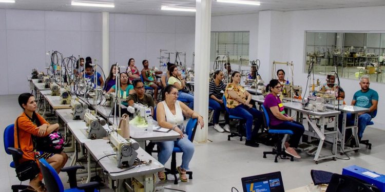 3.ª turma do Curso de Costura Industrial é iniciada em Baixo Guandu 1 3.ª turma do Curso de Costura Industrial é iniciada em Baixo Guandu