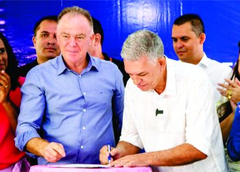 Governador Renato Casagrande anuncia ao lado do prefeito Lastênio Cardoso o maior investimento da história de Baixo Guandu. 9 Governador Renato Casagrande anuncia ao lado do prefeito Lastênio Cardoso o maior investimento da história de Baixo Guandu.