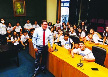 Deputado quer universitários mais próximos da Assembleia.