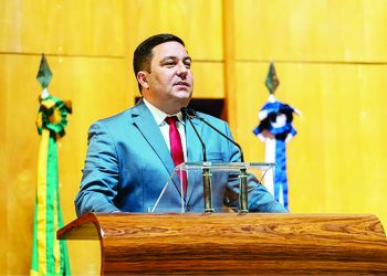 Bruno defende transparência na escolha de diretores escolares.