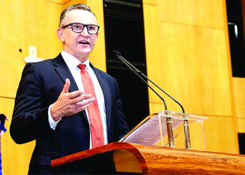 Governo e maioria dos deputados arquivam projeto de Majeski que dava transparência às obras públicas