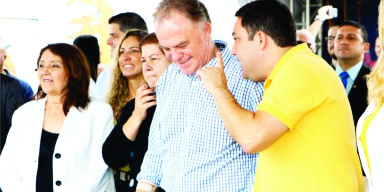 Bruno conversa com Casagrande: o viaduto vai desafogar o trânsito na Serra e na entrada e saída Norte da capital 1 Bruno conversa com Casagrande: o viaduto vai desafogar o trânsito na Serra e na entrada e saída Norte da capital