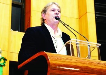 Policiais civis reivindicam valorização salarial.