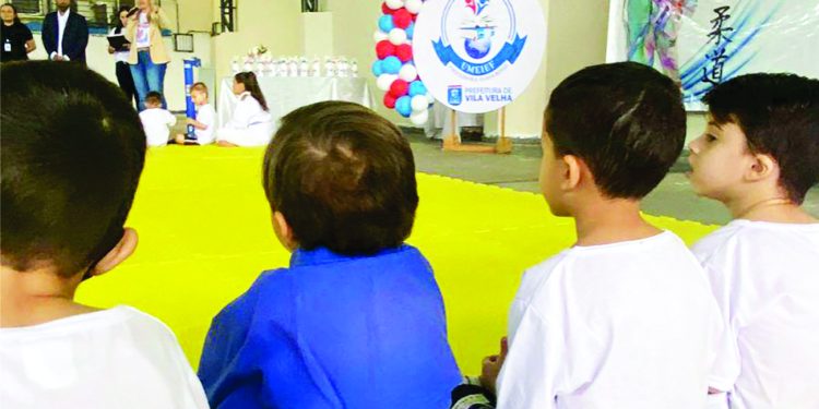 Vila Velha amplia aulas de judô para mais uma escola da rede.
