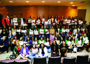 Alunos de Baixo Guandu participam de formatura do Projeto Corte de Lovelace.