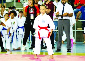 Campeonato estadual de karatê reúne feras de artes marciais e é sucesso em Linhares.