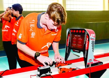 Pocadores embarcam para o mundial na Inglaterra.