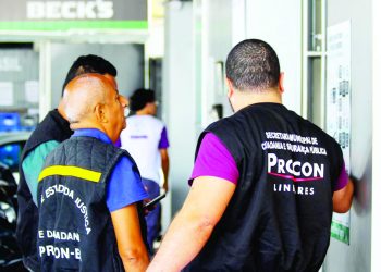 Procon inicia fiscalização em postos de Linhares Procon de Linhares fiscaliza postos de combustíveis para acompanhar redução de preços.