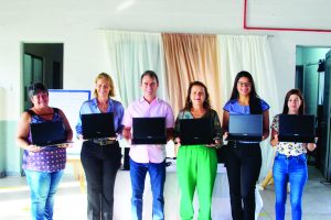 Tablets e notebooks sao distribuidos as escolas da rede municipal de ensino de Linhares 1