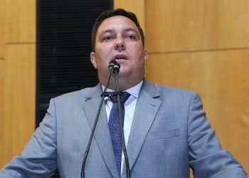 Bruno lança nome à reeleição na Assembleia com o apoio de três candidatos a federal