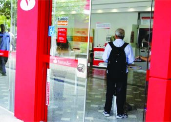 Sete em cada 10 pessoas desconhecem empréstimo com garantia, segundo o Santander