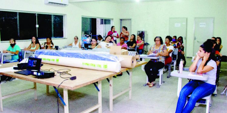 Baixo Guandu Realizada a aula inaugural do curso de Risco e Corte