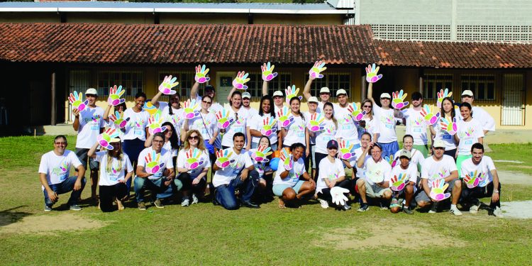 Cerca de um terço dos colaboradores do Sicoob ES praticam trabalho voluntário. 1 Cerca de um terço dos colaboradores do Sicoob ES praticam trabalho voluntário.
