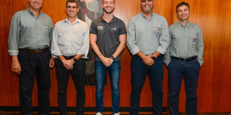 Atual campeão da Stock Car é o novo patrocinado da ArcelorMittal 1 Atual campeão da Stock Car é o novo patrocinado da ArcelorMittal