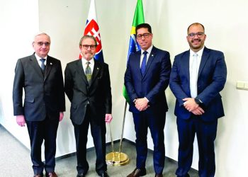 Presidente da Ales vai à embaixada brasileira na Eslováquia avançar nas conversas para firmar parceira comercial com o país do leste europeu.
