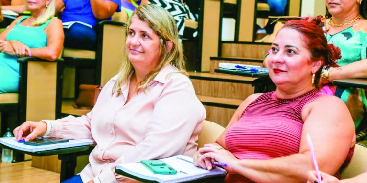 Série de cursos destinados a servidores públicos no ES 1 Série de cursos destinados a servidores públicos no ES