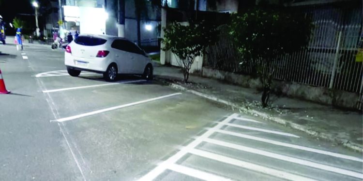 Linhares faz a pintura do estacionamento rotativo 1 Linhares faz a pintura do estacionamento rotativo