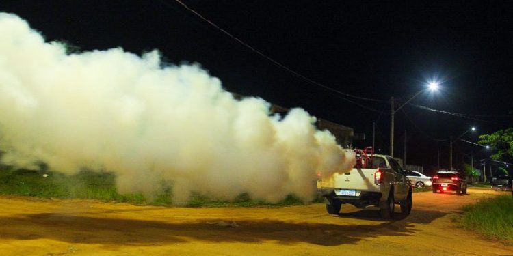 Secretaria de Saúde alerta para o aumento no número de casos de dengue e trabalho com carro fumacê continua