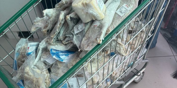 Operação Páscoa: Procon de Linhares fiscaliza supermercados e encontra irregularidades em estabelecimento do Centro 1 Operação Páscoa: Procon de Linhares fiscaliza supermercados e encontra irregularidades em estabelecimento do Centro