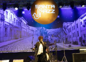 Guitarrista americano Stanley Jordan fará tributo a Jimi Hendrix no Santa Jazz 2026.