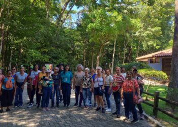 Idosos de Campo Grande participam de visita monitorada com atividades de lazer e integração.