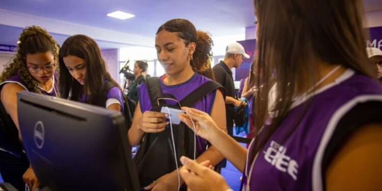 Mais de 50 cursos gratuitos: CIEE Saber Virtual é opção para capacitação nas férias de julho. 1 Mais de 50 cursos gratuitos: CIEE Saber Virtual é opção para capacitação nas férias de julho.